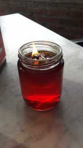 Habár fényes nappal látogattuk meg az éttermet, azért meggyújtottak nekünk egy gyertyát, hogy romantikus hangulatba keveredjünk:)