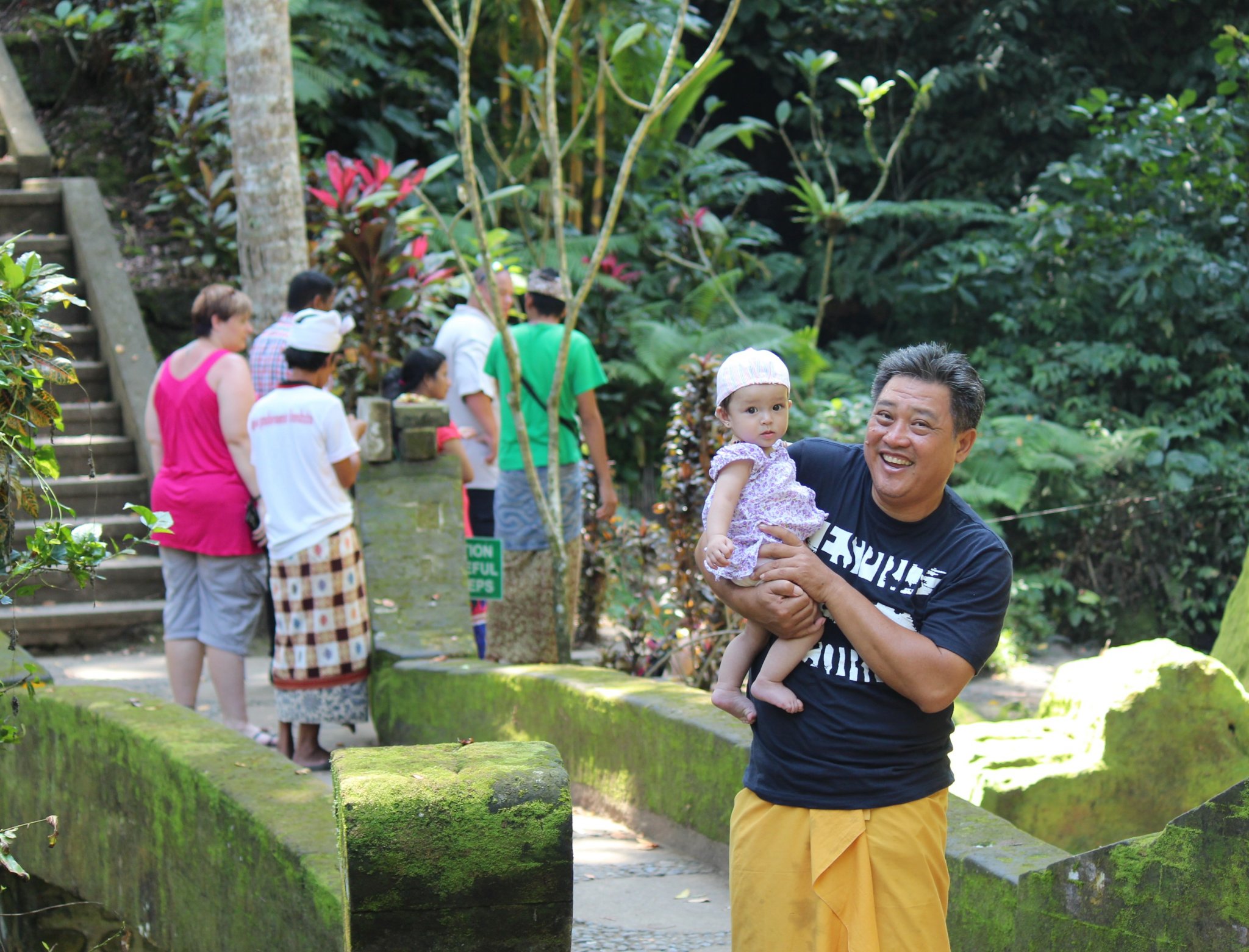 Szofi nem volt virágos jókedvében...csak az érkezéskor ébredt fel a délelőtti alvásból:)