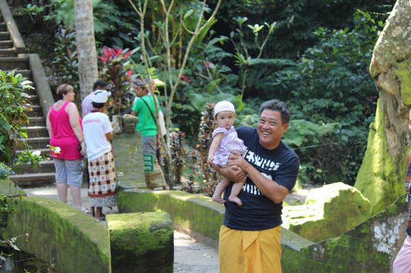 Szárong viselése templomlátogatás alkalmával:)