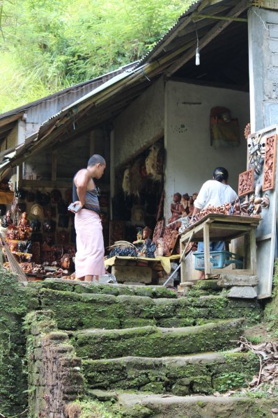 Apa alkud...velem ellentétben Ő tud is:)